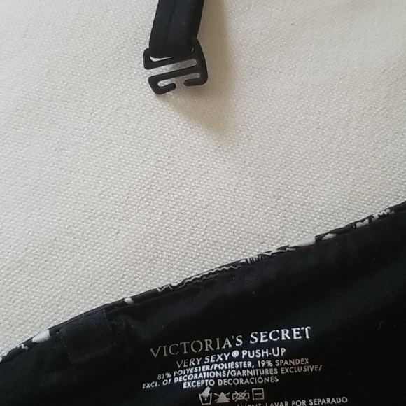 Victoria Secret - Picture 7 of 7